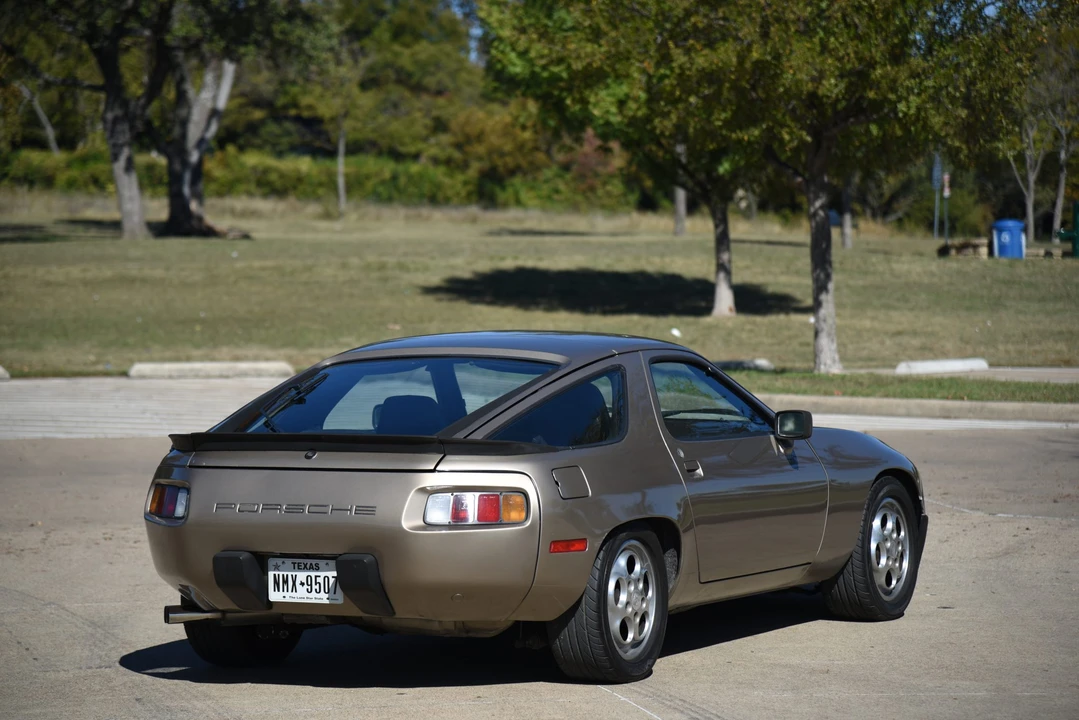 1983 Porsche 928 S - Image 9 of 31