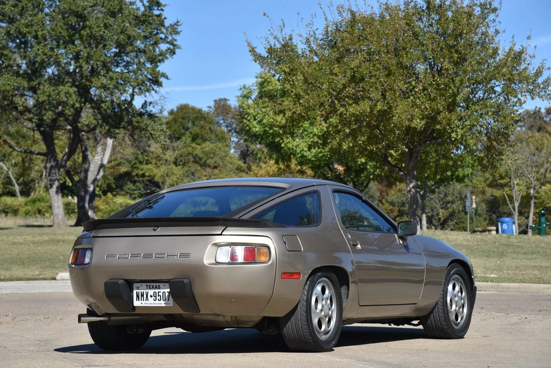 1983 Porsche 928 S - Image 8 of 31