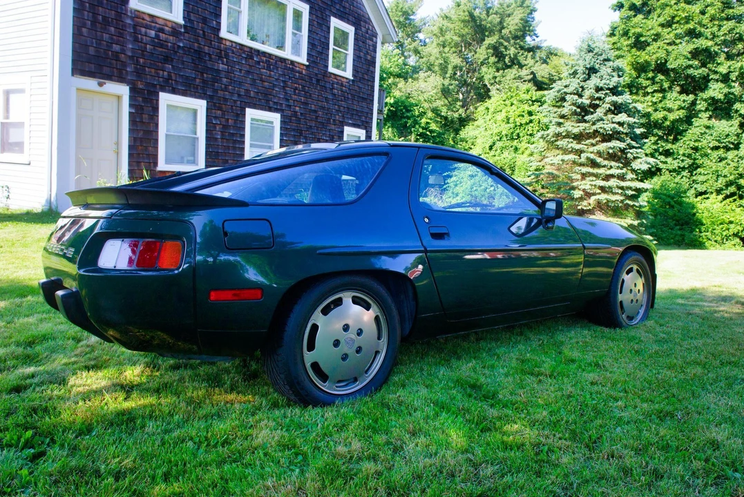 1983 Porsche 928 S - Image 4 of 24