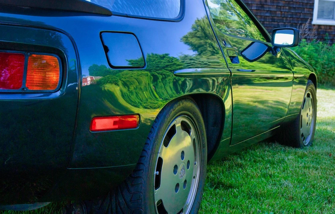 1983 Porsche 928 S - Image 9 of 24