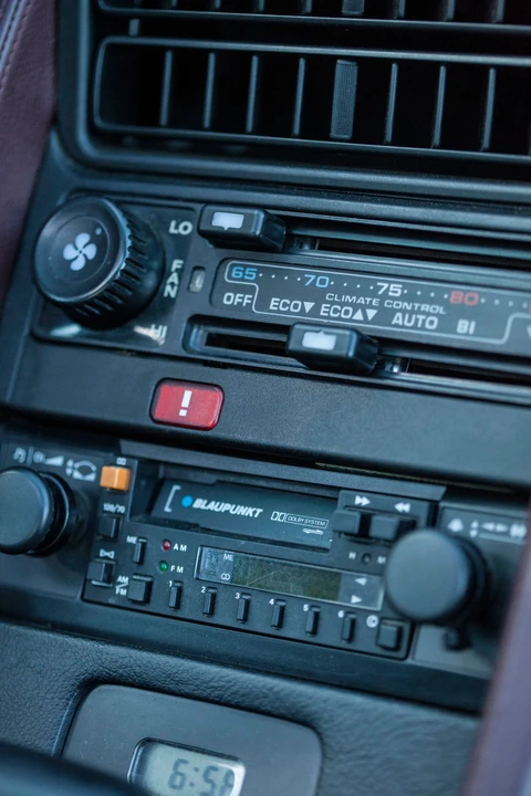 1983 Porsche 928 S - Image 8 of 30