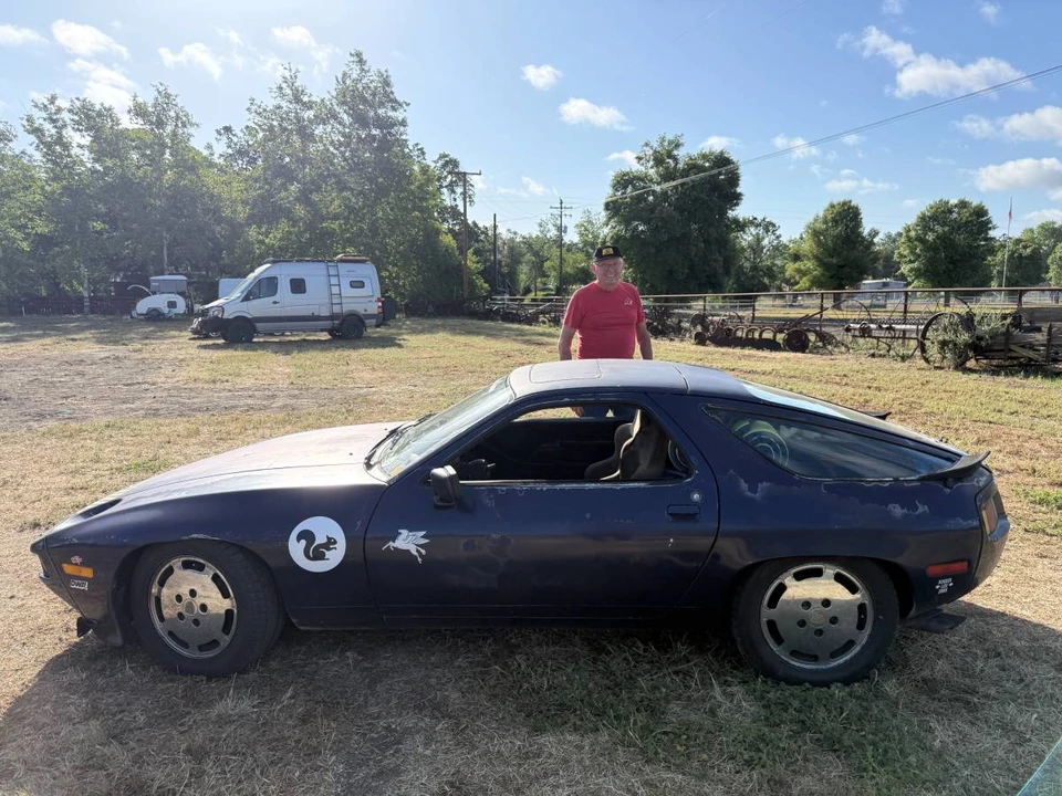 1983 Porsche 928 S - Image 9 of 14