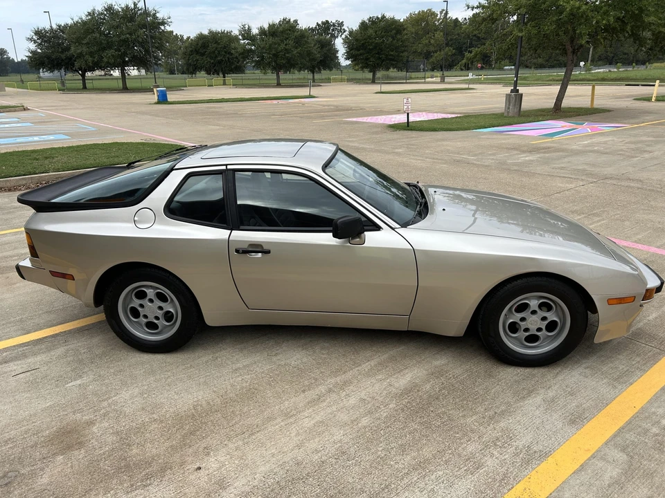1983 Porsche 944 - Image 10 of 31