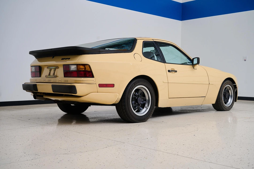 1983 Porsche 944 - Image 12 of 31