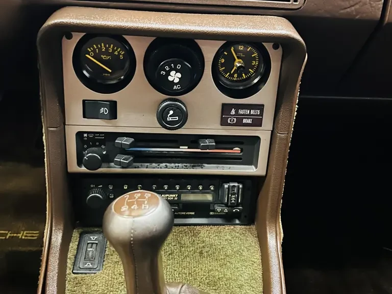 1983 Porsche 944 - Image 15 of 24