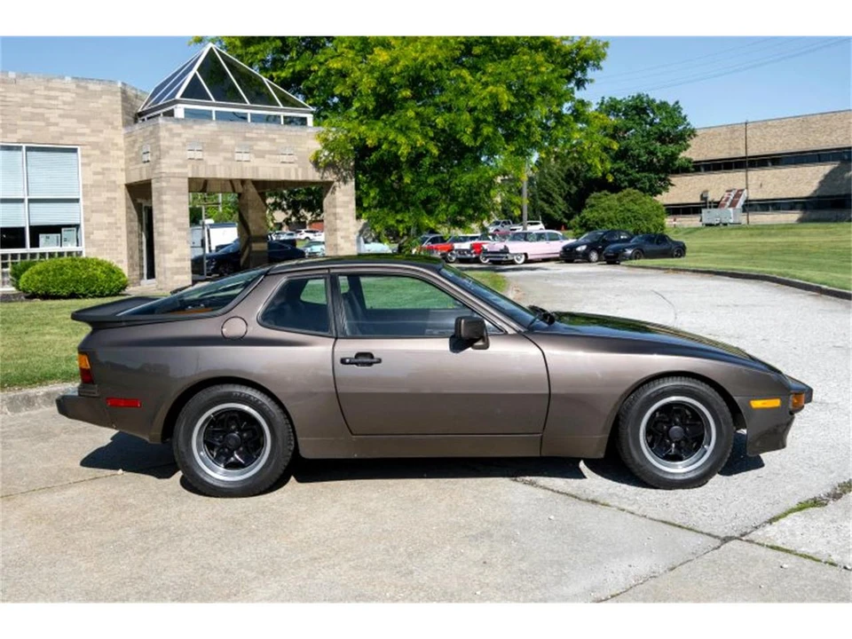 1983 Porsche 944 - Image 6 of 31