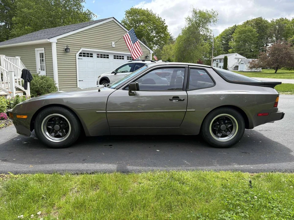 1983 Porsche 944 - Image 2 of 9