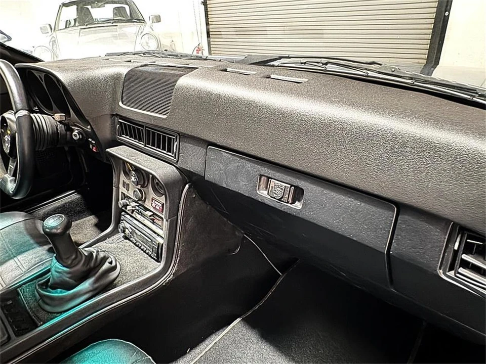 1983 Porsche 944 - Image 15 of 31