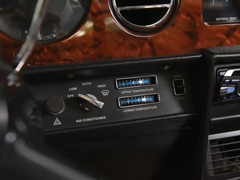 1983 Rolls-Royce Corniche Series I - Image 15 of 26