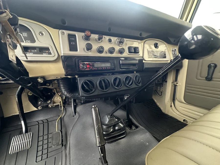 1983 Toyota J40 Land Cruiser - Image 13 of 24