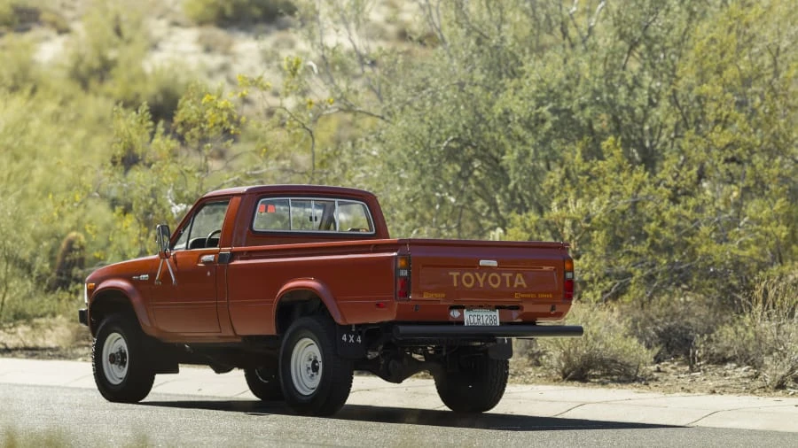 1983 Toyota Hilux 3rd Gen - Image 3 of 12