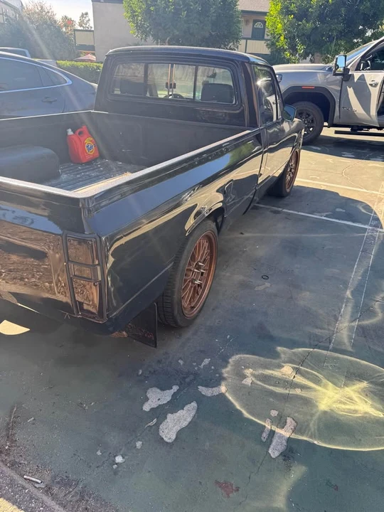 1983 Toyota Hilux 3rd Gen - Image 3 of 4