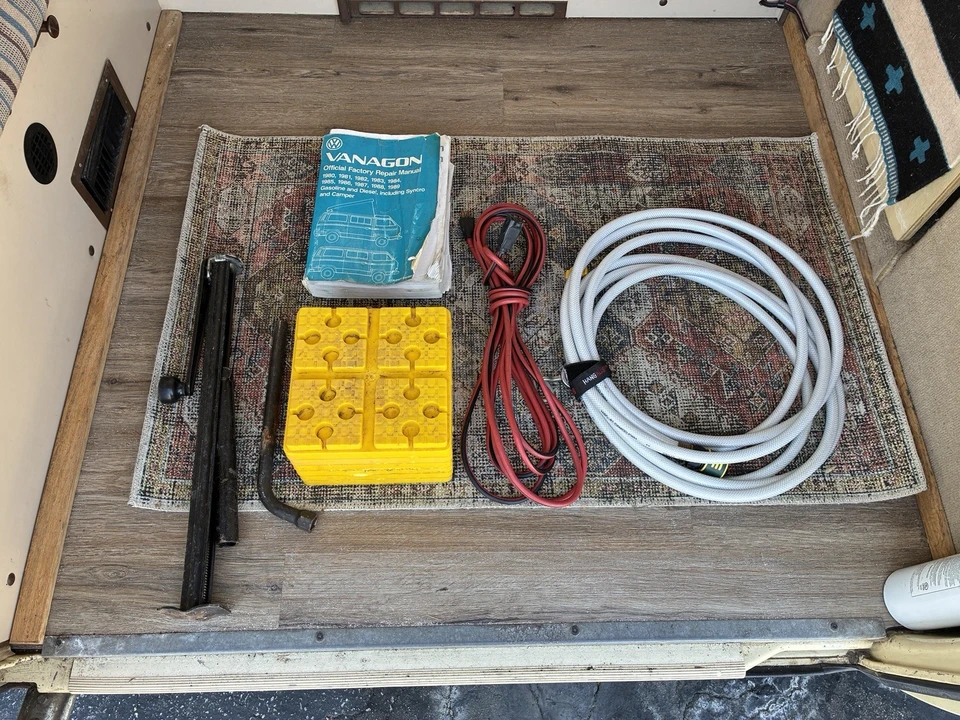 1983 Volkswagen Vanagon - Image 8 of 24