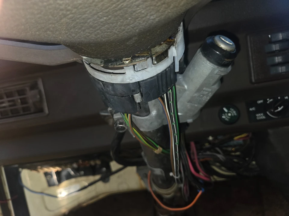 1983 Volkswagen Bay-Window Bus - Image 12 of 21