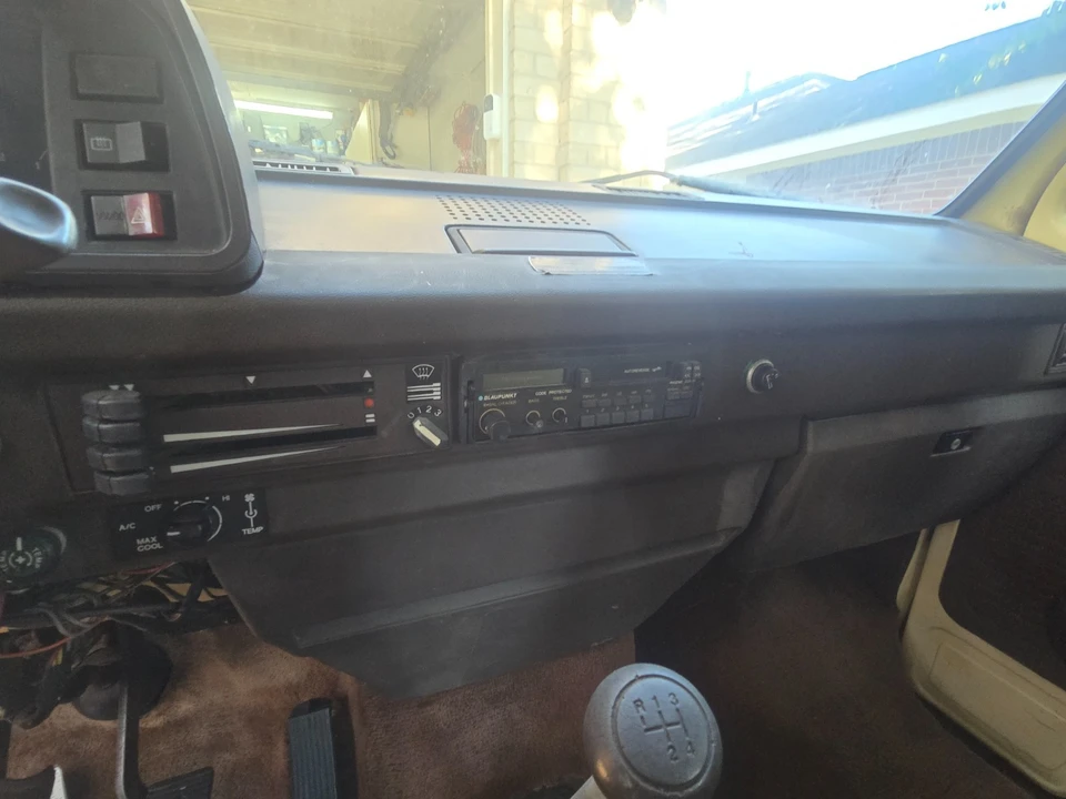 1983 Volkswagen Bay-Window Bus - Image 20 of 21