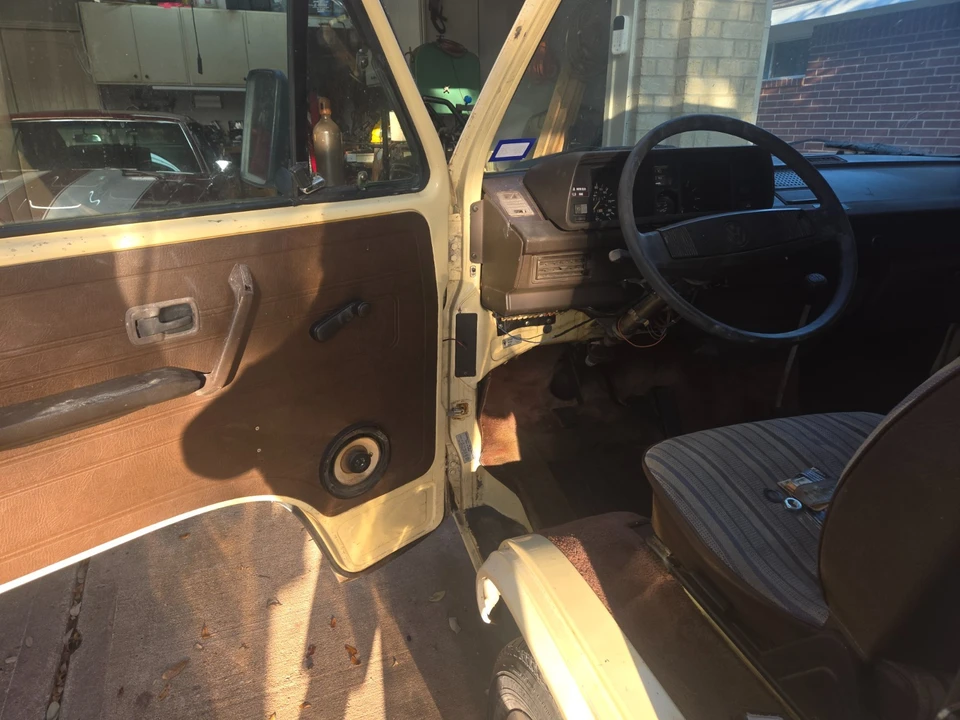 1983 Volkswagen Bay-Window Bus - Image 10 of 21