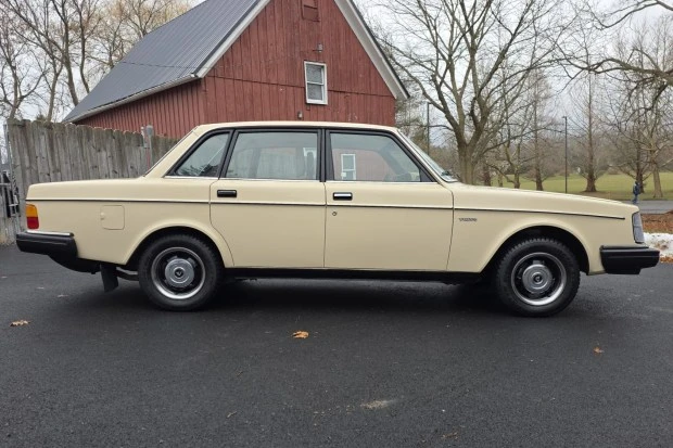 1983 Volvo 244 - Image 3 of 7