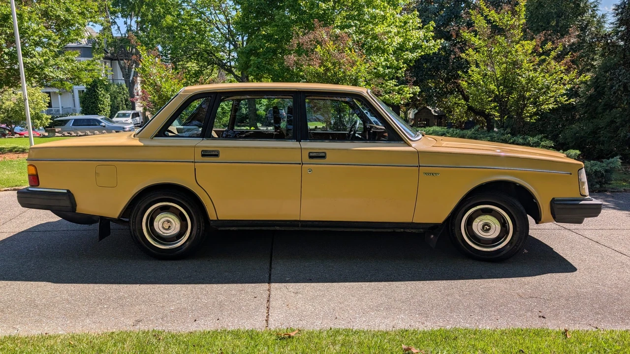 1983 Volvo 200 Series - Image 9 of 31