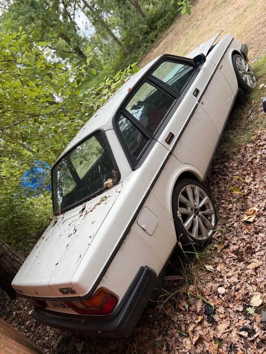 1983 Volvo 244 - Image 3 of 6