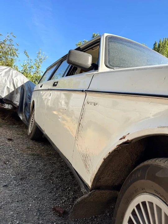 1983 Volvo 244 - Image 14 of 14