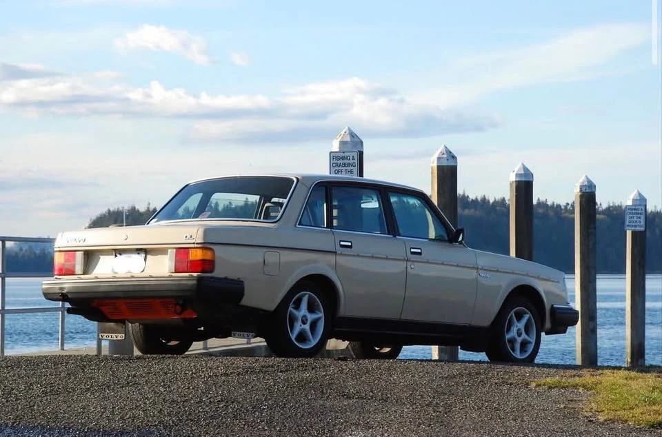 1983 Volvo 244 - Image 8 of 11