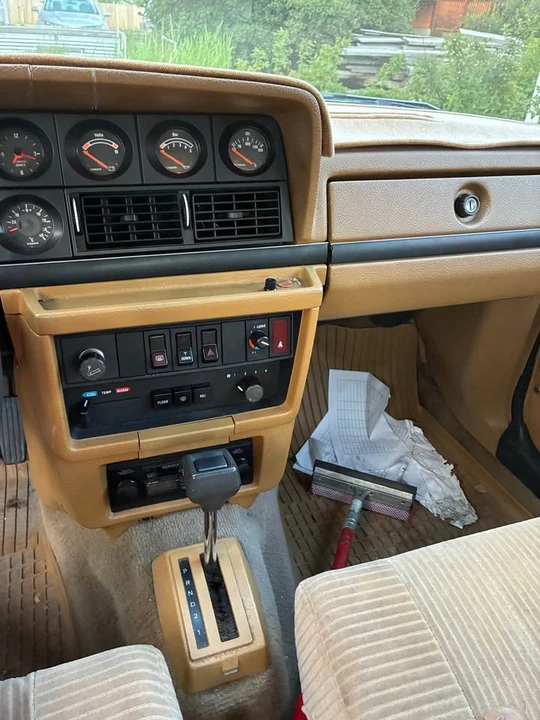 1983 Volvo 244 - Image 6 of 7