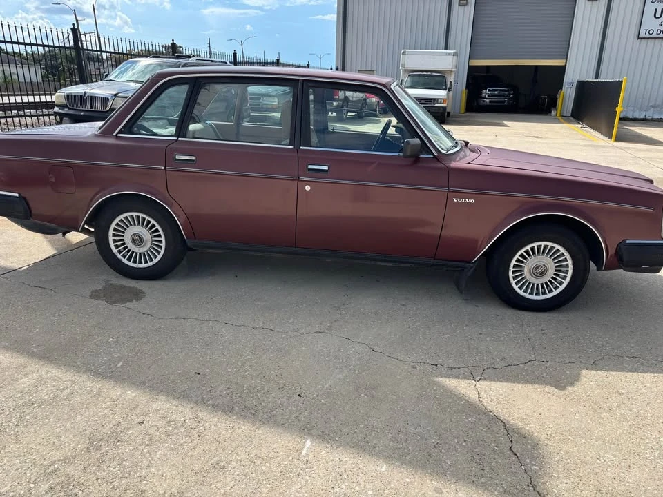 1983 Volvo 244 - Image 2 of 8