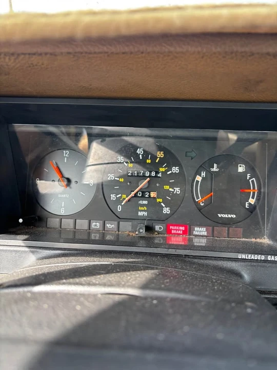 1983 Volvo 244 - Image 7 of 8