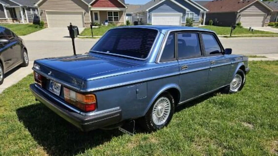 1983 Volvo 244 - Image 6 of 21