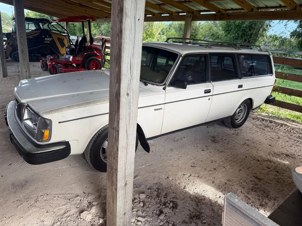1983 Volvo 245 - Image 2 of 10