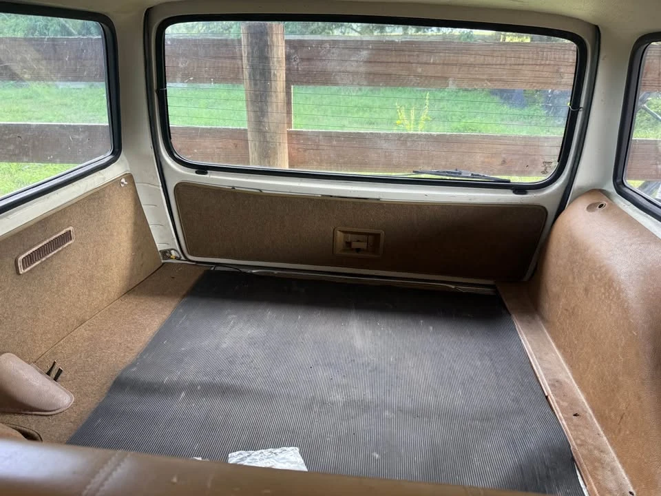 1983 Volvo 245 - Image 9 of 10
