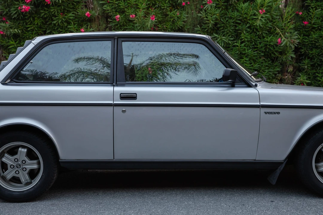 1983 Volvo 242 - Image 2 of 31
