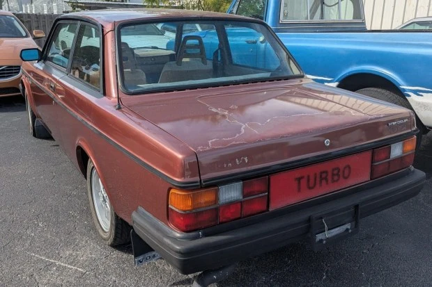 1983 Volvo 242 - Image 2 of 7