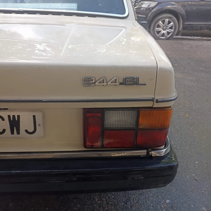 1983 Volvo 244 - Image 14 of 31
