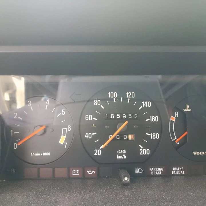 1983 Volvo 244 - Image 11 of 31