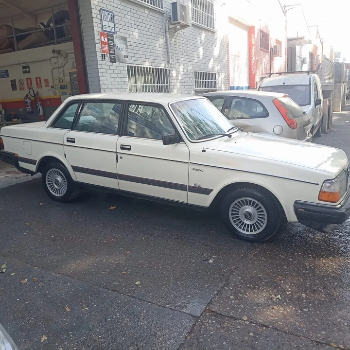 1983 Volvo 244 - Image 3 of 31