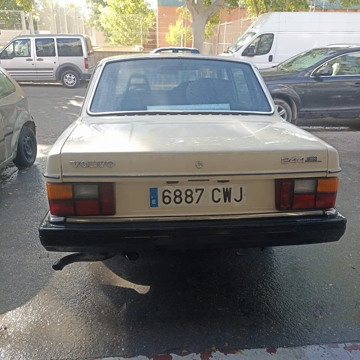 1983 Volvo 244 - Image 5 of 31