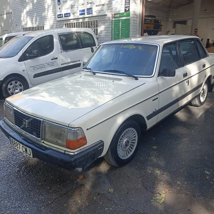 1983 Volvo 244 - Image 4 of 31