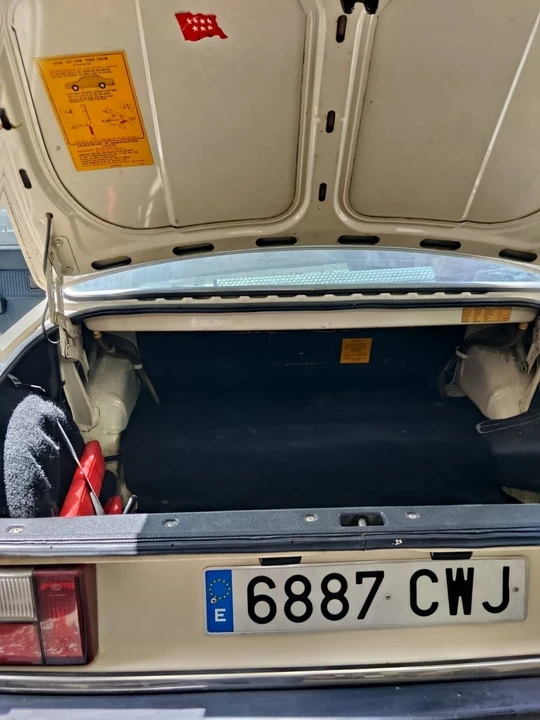 1983 Volvo 244 - Image 18 of 31