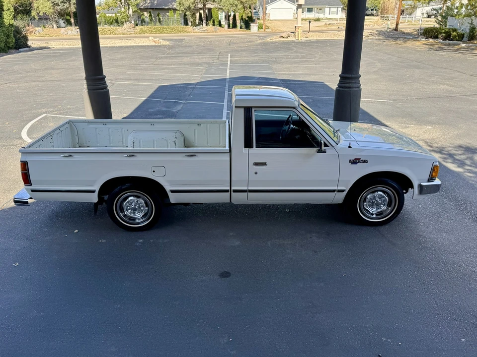 1983 Nissan - Image 10 of 31