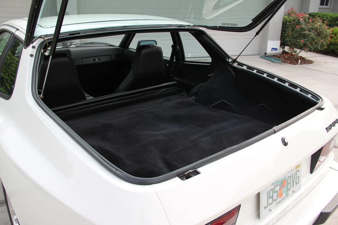 1984 Porsche 944 - Image 4 of 5