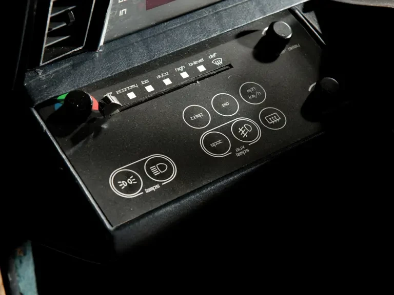 1984 Aston Martin Lagonda - Image 8 of 15