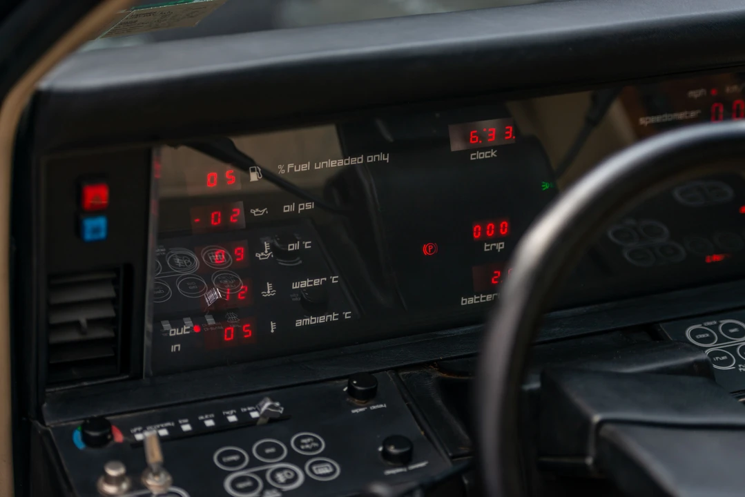 1984 Aston Martin Lagonda - Image 24 of 31