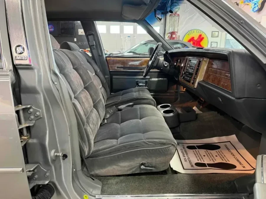 1984 Buick LeSabre - Image 25 of 31