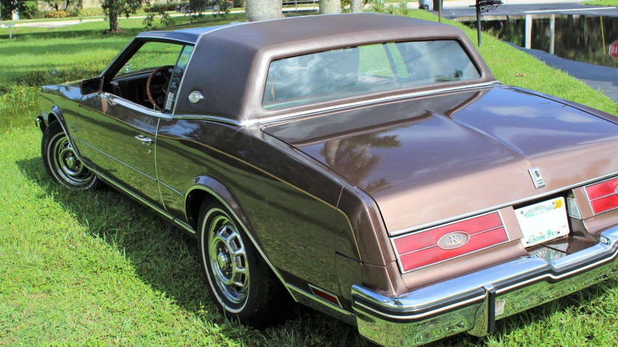 1984 Buick Riviera 4th-7th Gen - Image 9 of 13