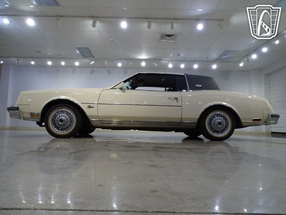 1984 Buick Riviera 4th-7th Gen - Image 9 of 12