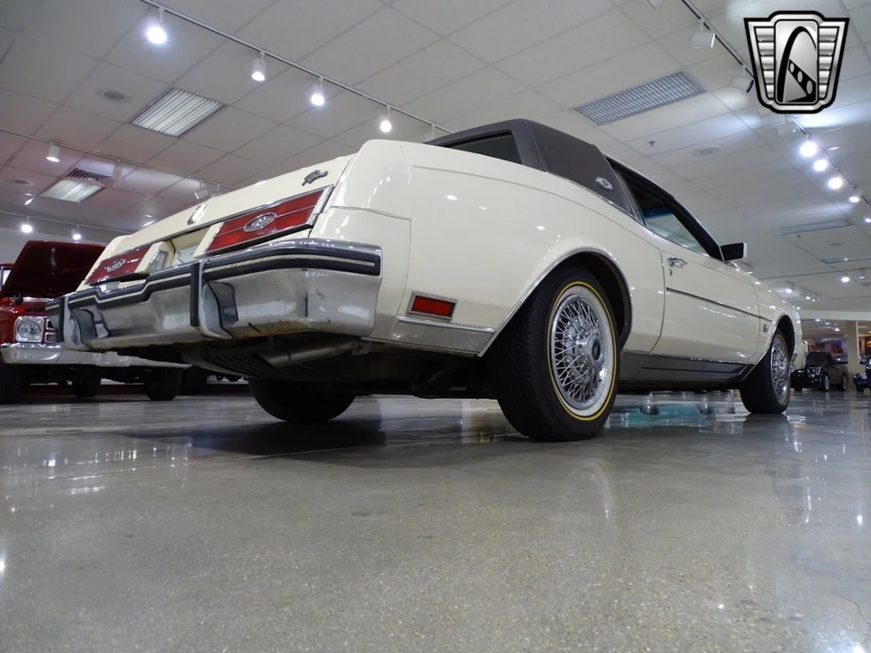 1984 Buick Riviera 4th-7th Gen - Image 8 of 12