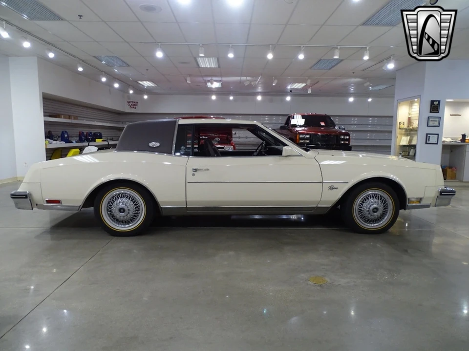 1984 Buick Riviera 4th-7th Gen - Image 9 of 12