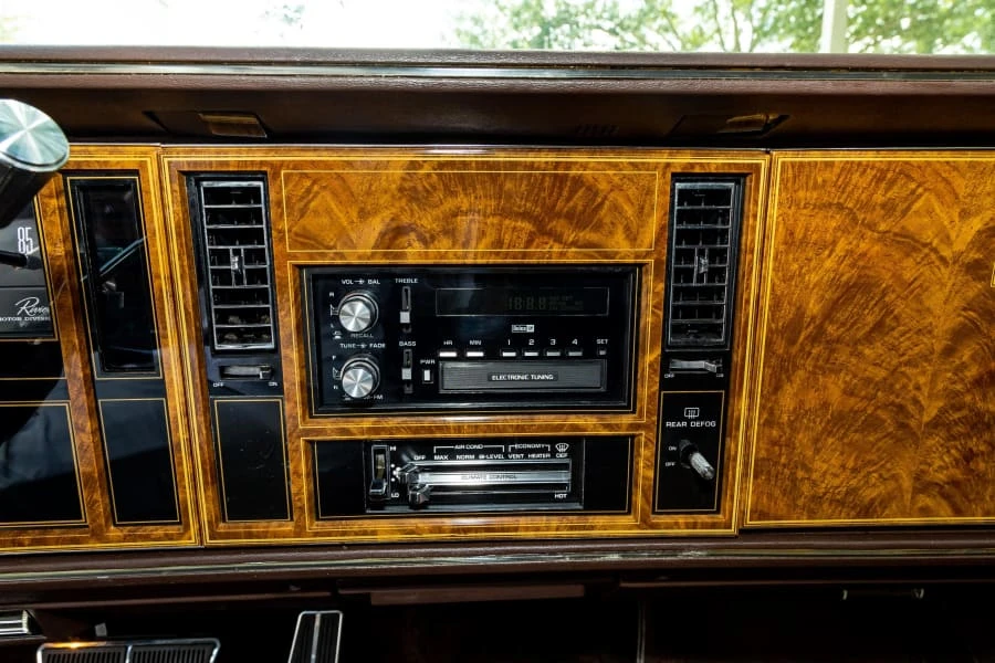 1984 Buick Riviera 4th-7th Gen - Image 23 of 29