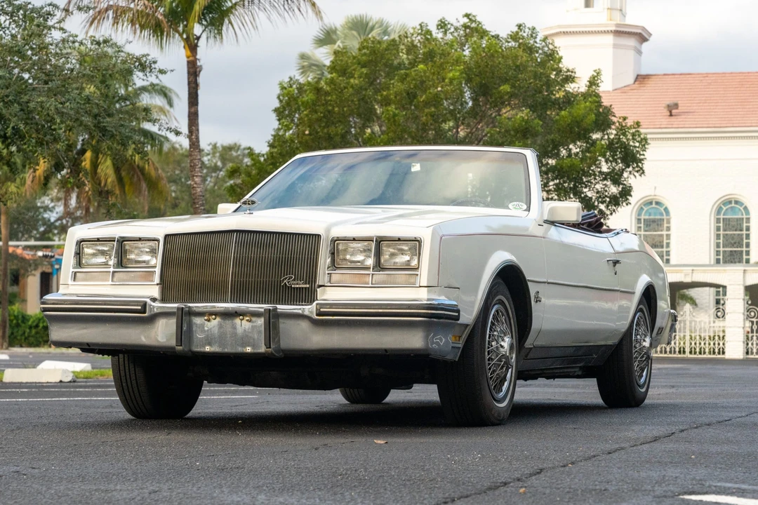 1984 Buick Riviera 4th-7th Gen - Image 2 of 31